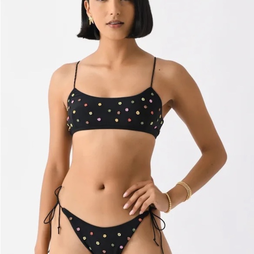 BNWT 🌸 It’s Now Cool Beaded Wonderwall Bikini Top - M